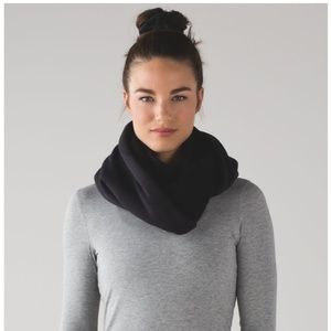 Lululemon Shakti Sherpa Infinity Scarf Black